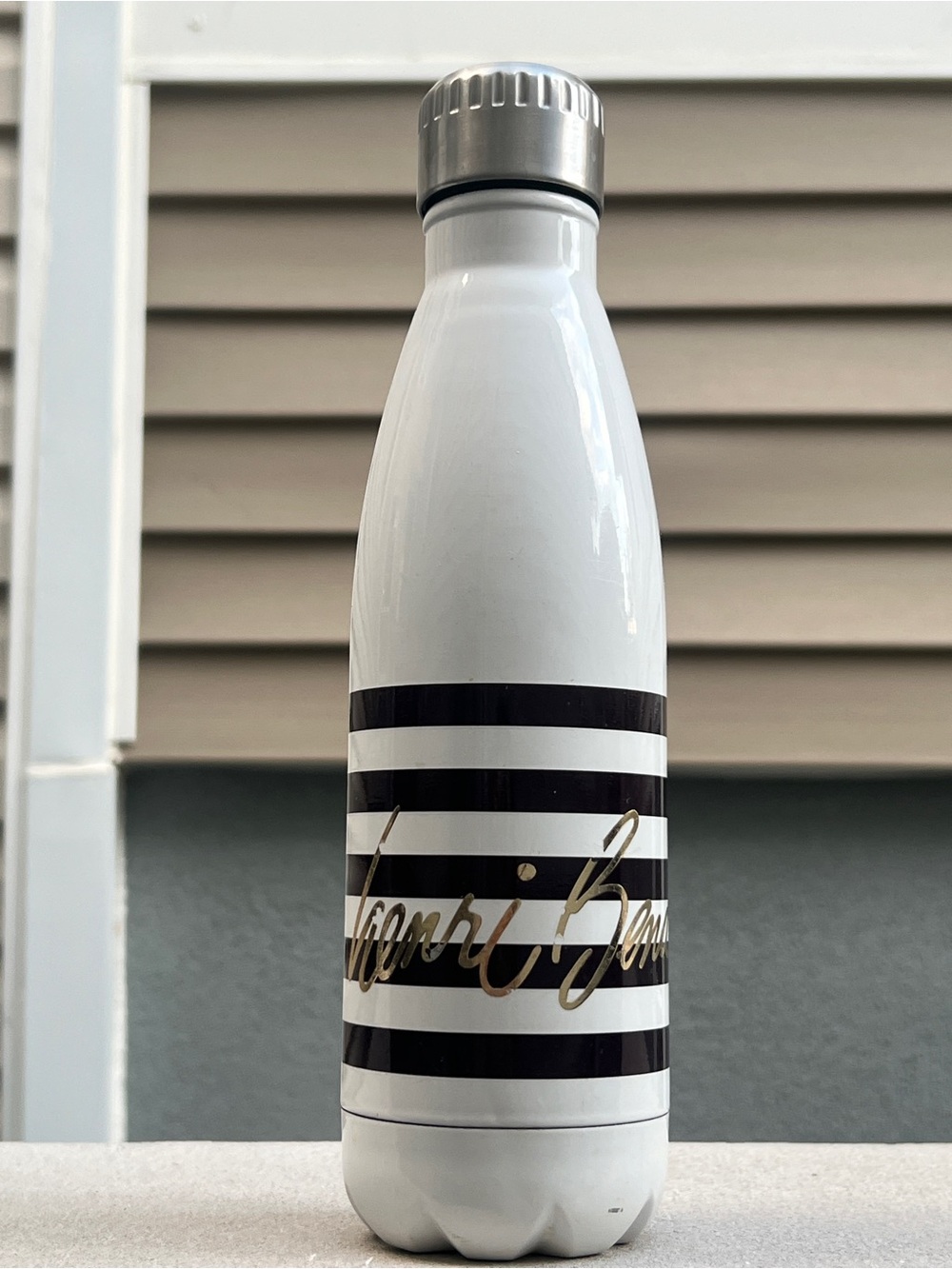 HENRI BENDEL INSULATED METAL WATER BOTTLE witthe iconic classic BENDEL stripes.